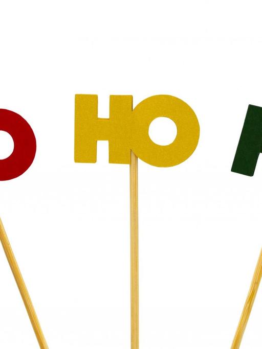 An kleinen Holzstäben die drei Worte "Ho Ho Ho".