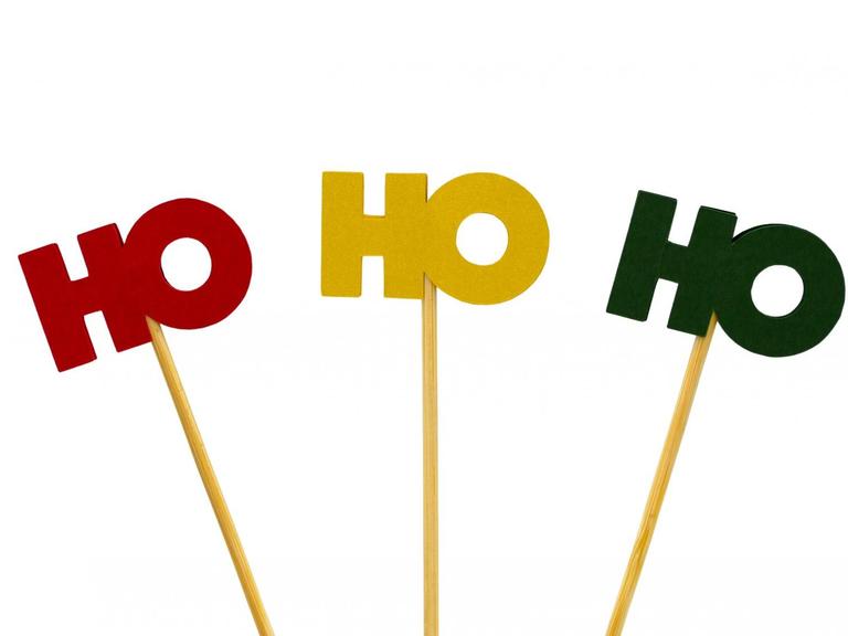An kleinen Holzstäben die drei Worte "Ho Ho Ho".