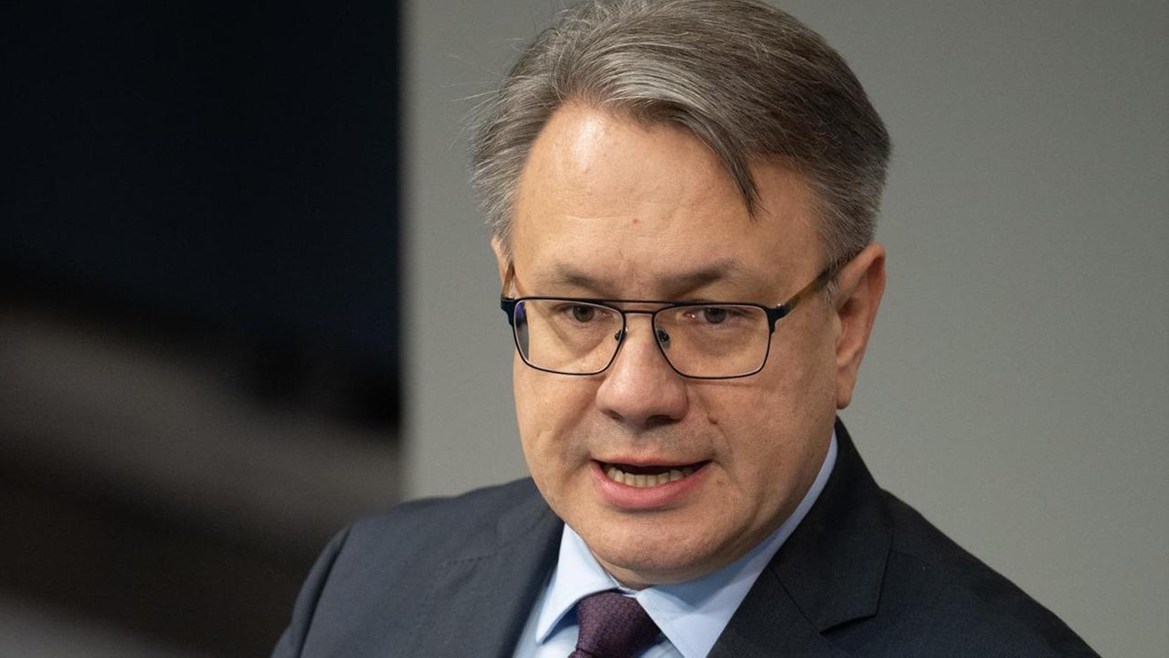 Georg Nüßlein (CSU) spricht im Bundestag Georg Nüßlein (CSU) spricht im Bundestag