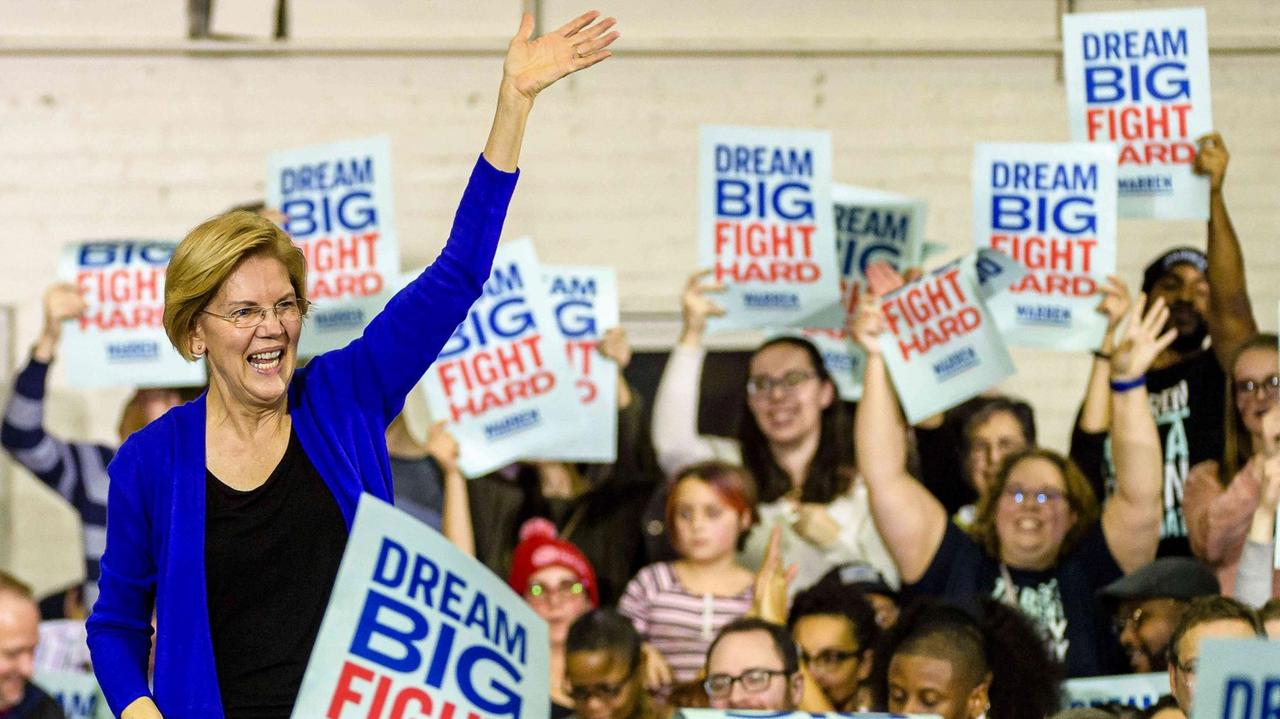 US-Senatorin Elizabeth Warren auf einer Wahlkampfveranstaltung 30. November in Chicago. US-Senatorin Elizabeth Warren auf einer Wahlkampfveranstaltung 30. November in Chicago.