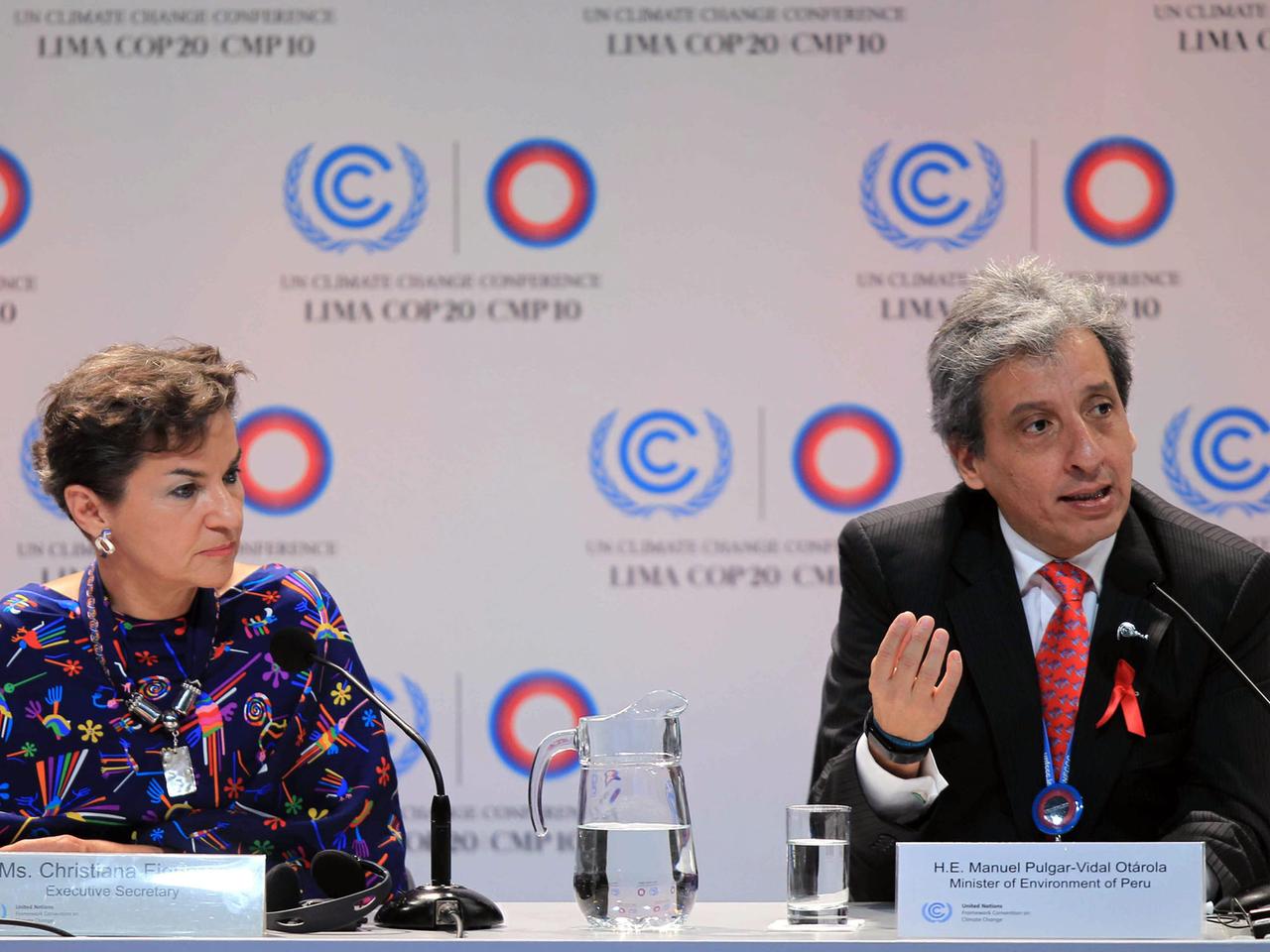 Hoffen auf ein Abkommen: die Generalsekretärin des UN-Klimaschutzsekretariats (UNFCCC) Christiana Figueres (l.) und Perus Umweltminister Manuel Pulgar Vidal (r.)