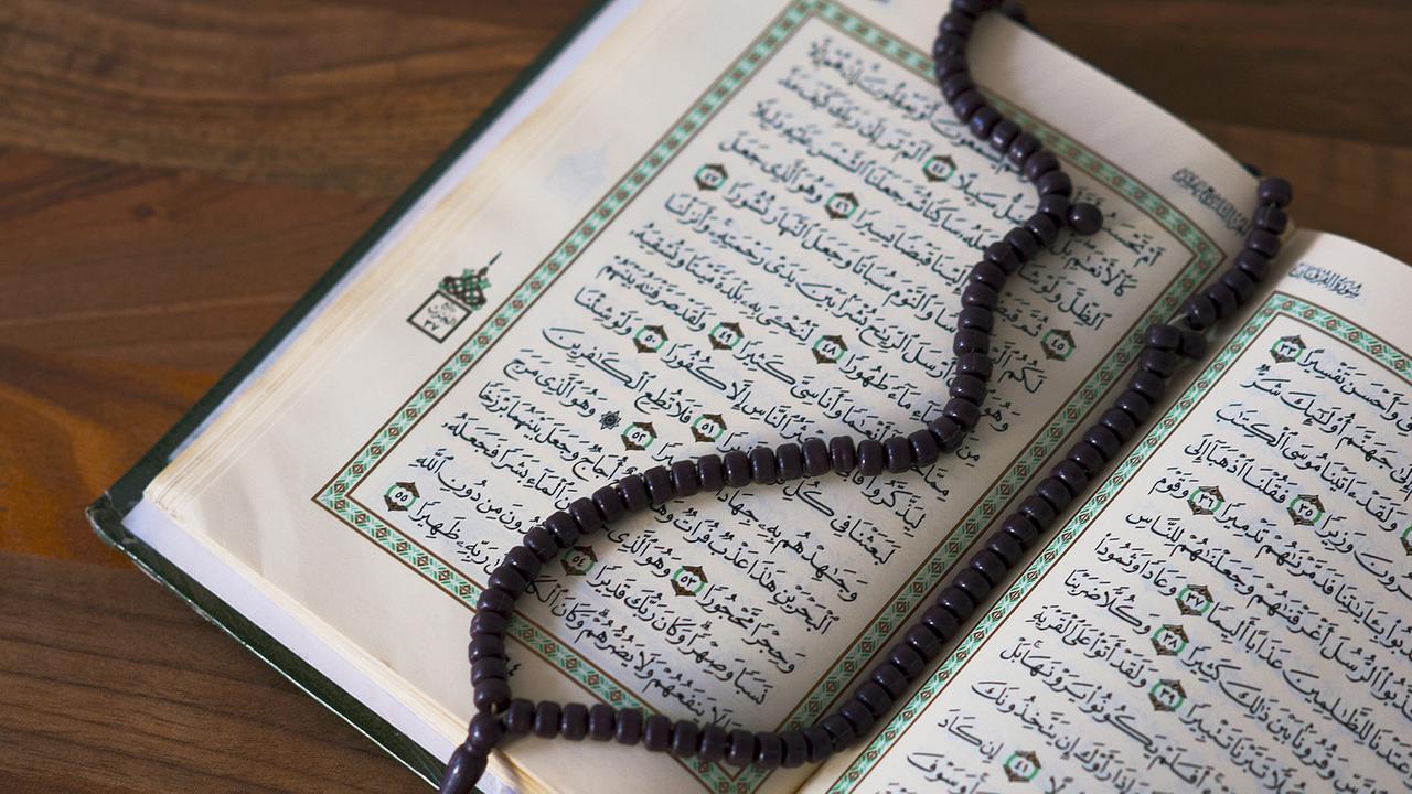 Heilige Schriften (1/4) Die Bedeutung des Korans und der Thora Heilige Schriften (1/4) Die Bedeutung des Korans und der Thora