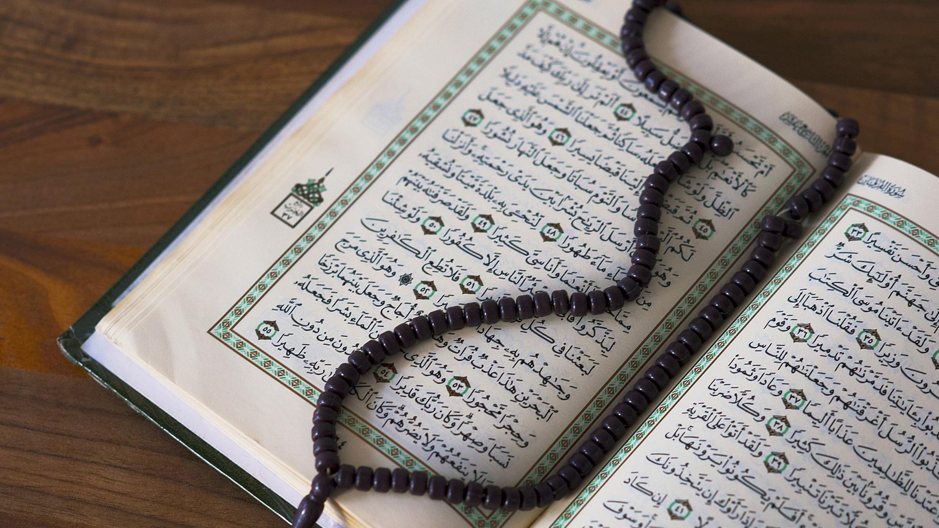Koran und Gebetskette Koran und Gebetskette