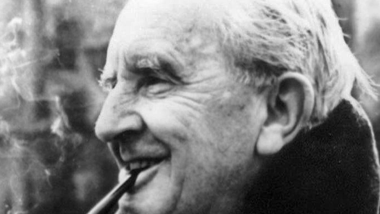 Der britische Schriftsteller J. R. R. Tolkien (undatierte Aufnahme). Der britische Schriftsteller J. R. R. Tolkien (undatierte Aufnahme).