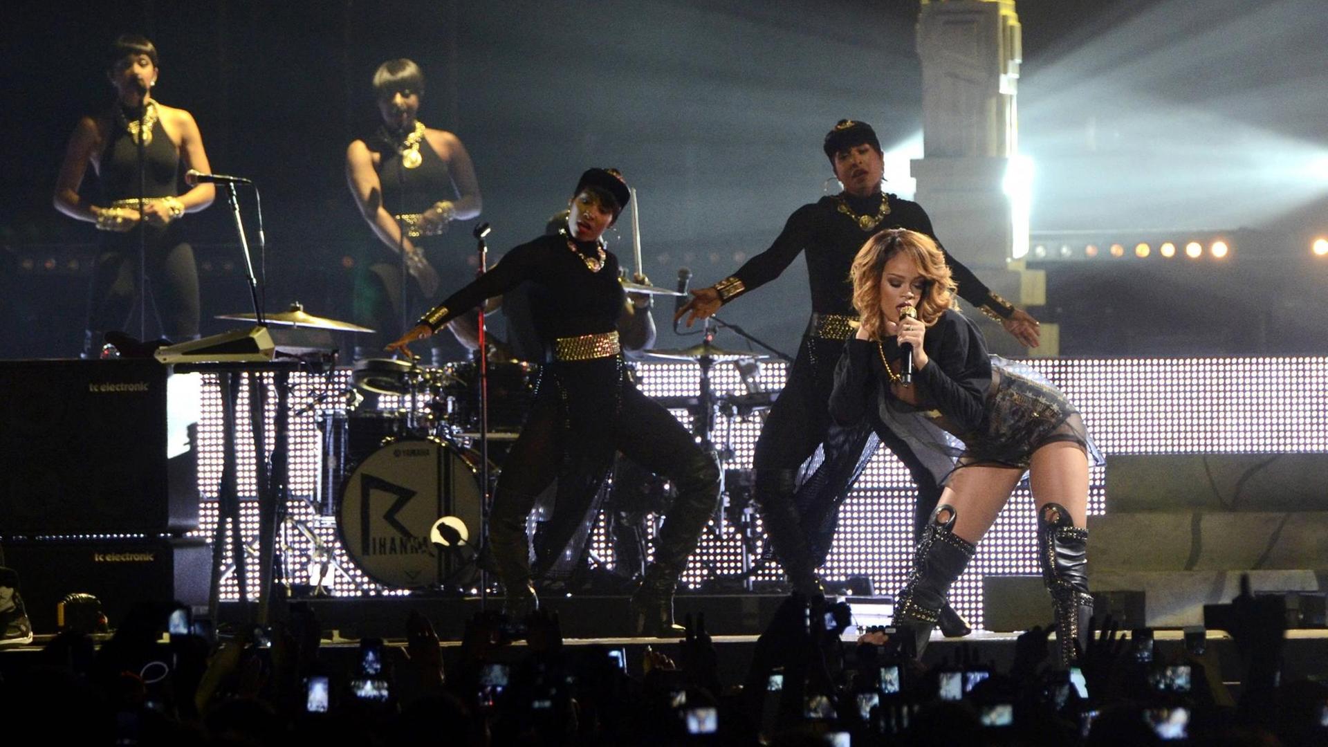Rihanna Konzert ihrer Diamonds World Tour 2013 in der TUI Arena