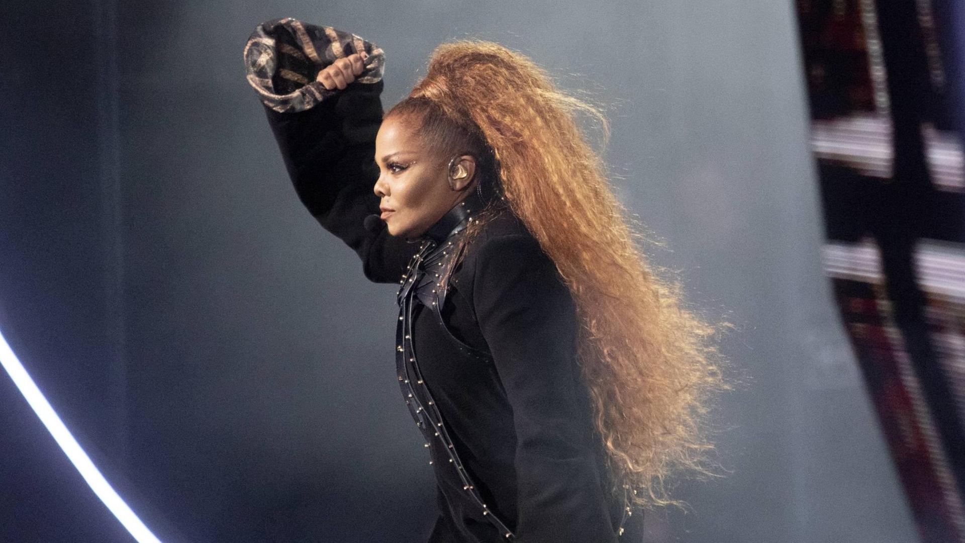 Janet Jackson performt bei den MTV Awards Janet Jackson performt bei den MTV Awards