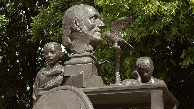 Denkmal des Pädagogen Friedrich Adolph Wilhelm Diesterweg in Berlin Denkmal des Pädagogen Friedrich Adolph Wilhelm Diesterweg in Berlin