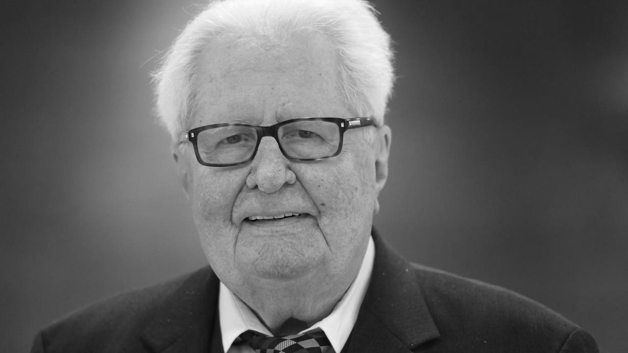 Der frühere SPD-Bundesvorsitzende Hans-Jochen Vogel, aufgenommen am 09.12.2016 im Landtag in Stuttgart (Baden-Württemberg)