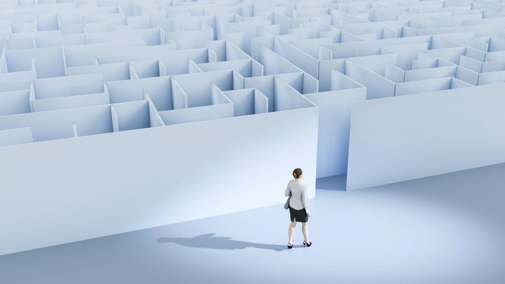 Illustration von einer Geschäftsfrau, die vor dem Eingang eines Labyrinths steht. Illustration von einer Geschäftsfrau, die vor dem Eingang eines Labyrinths steht.