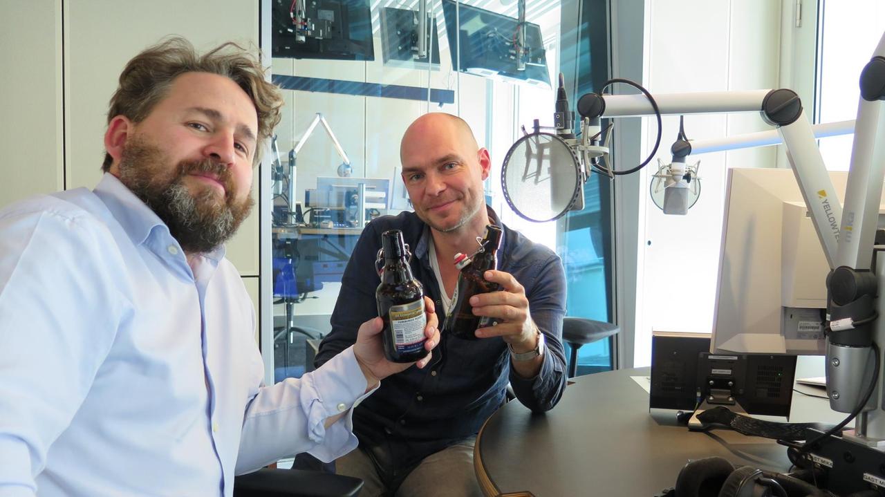 Der Philosoph Wolfram Eilenberger und Moderator Korbibian Frenzel im Studio bei Dlf Kultur. Der Philosoph Wolfram Eilenberger und Moderator Korbibian Frenzel im Studio bei Dlf Kultur.
