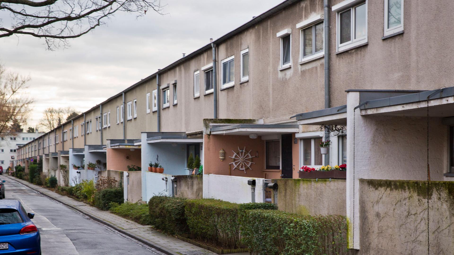 Straßenansicht in der Römerstadt in Frankfurt am Main Straßenansicht in der Römerstadt in Frankfurt am Main