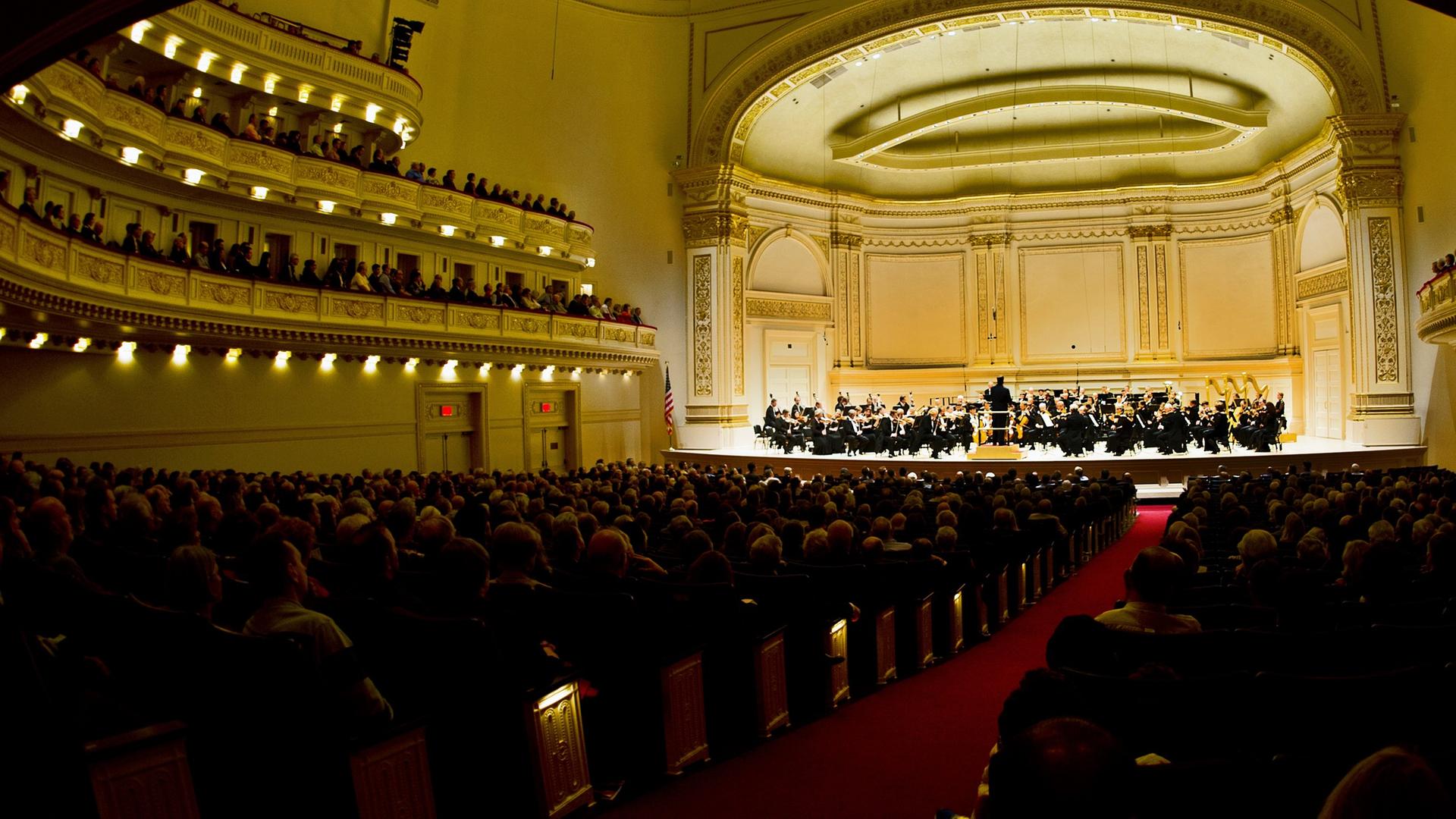 Hier wird der große Auftritt stattfinden: in der berühmten Carnegie Hall in New York. Hier wird der große Auftritt stattfinden: in der berühmten Carnegie Hall in New York.