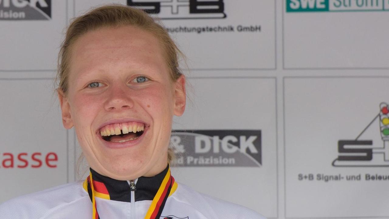 Die Radsportlerin Mieke Kröger gewinnt 2016 die Deutsche Meisterschaft der Frauen über 107,8 Kilometer in Erfurt. Die Radsportlerin Mieke Kröger gewinnt 2016 die Deutsche Meisterschaft der Frauen über 107,8 Kilometer in Erfurt.