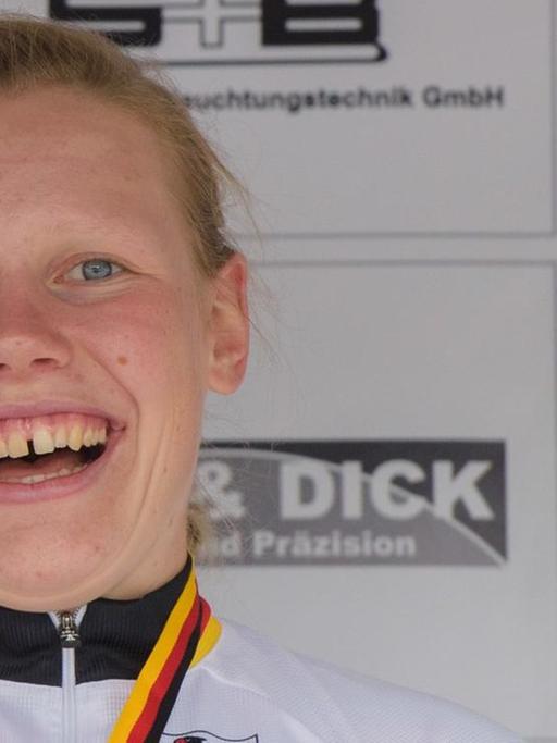 Die Radsportlerin Mieke Kröger gewinnt 2016 die Deutsche Meisterschaft der Frauen über 107,8 Kilometer in Erfurt.