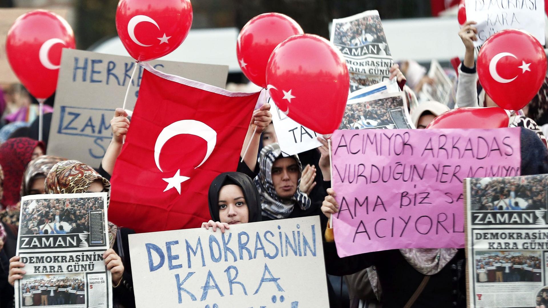 Demonstration der Hizmet-Bewegung am 15. Dezember 2014 in Istanbul Demonstration der Hizmet-Bewegung am 15. Dezember 2014 in Istanbul