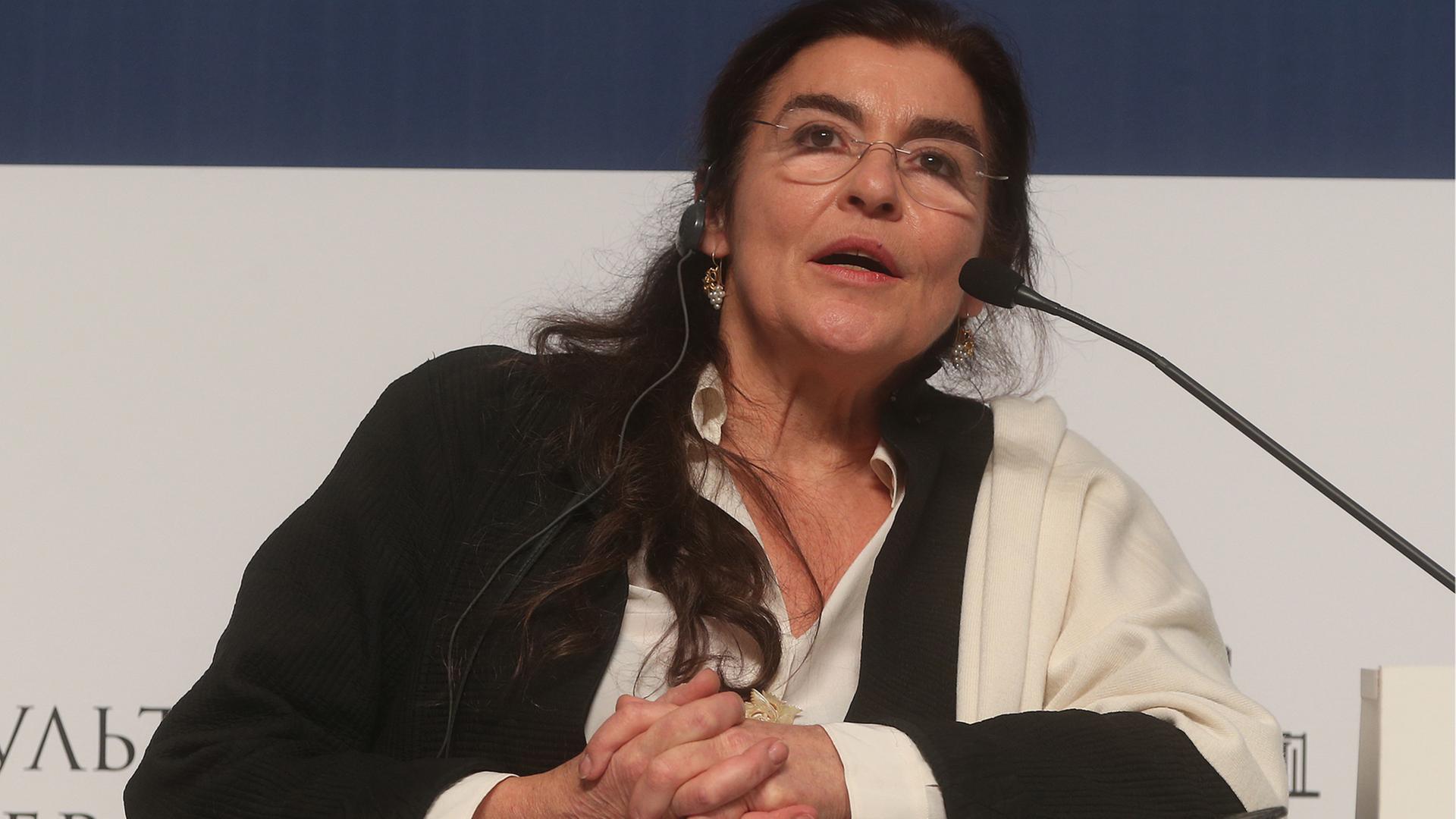 Die griechische Kulturministerin Lydia Koniórdou bei der Tagung "World Cultural Heritage Preservation: National Strategies and Global Challenges", Teil des St. Petersburger Internationalen Kulturforums 2016 in St. Petersburg am 1.12.2016 Die griechische Kulturministerin Lydia Koniórdou bei der Tagung "World Cultural Heritage Preservation: National Strategies and Global Challenges", Teil des St. Petersburger Internationalen Kulturforums 2016 in St. Petersburg am 1.12.2016