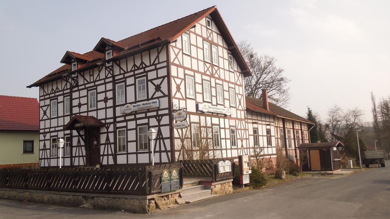 Das Dorfgasthaus "Goldener Löwe" im thüringischen Kloster Veßra Das Dorfgasthaus "Goldener Löwe" im thüringischen Kloster Veßra