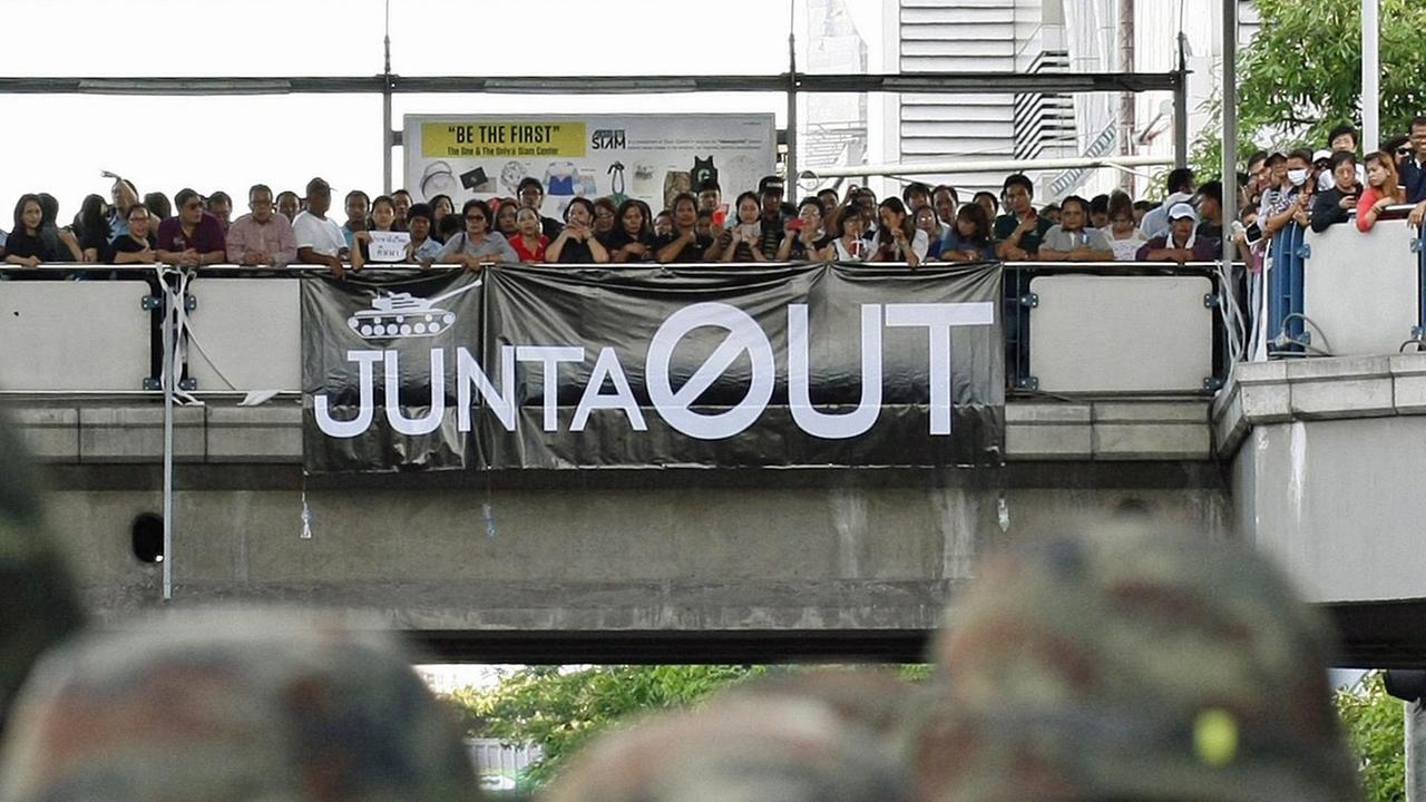 Proteste in Bangkok gegen den Militärputsch
