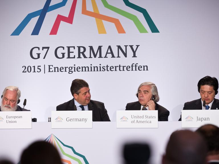 Sigmar Gabriel bei der Abschlusspressekonferenz der G7-Energieminister