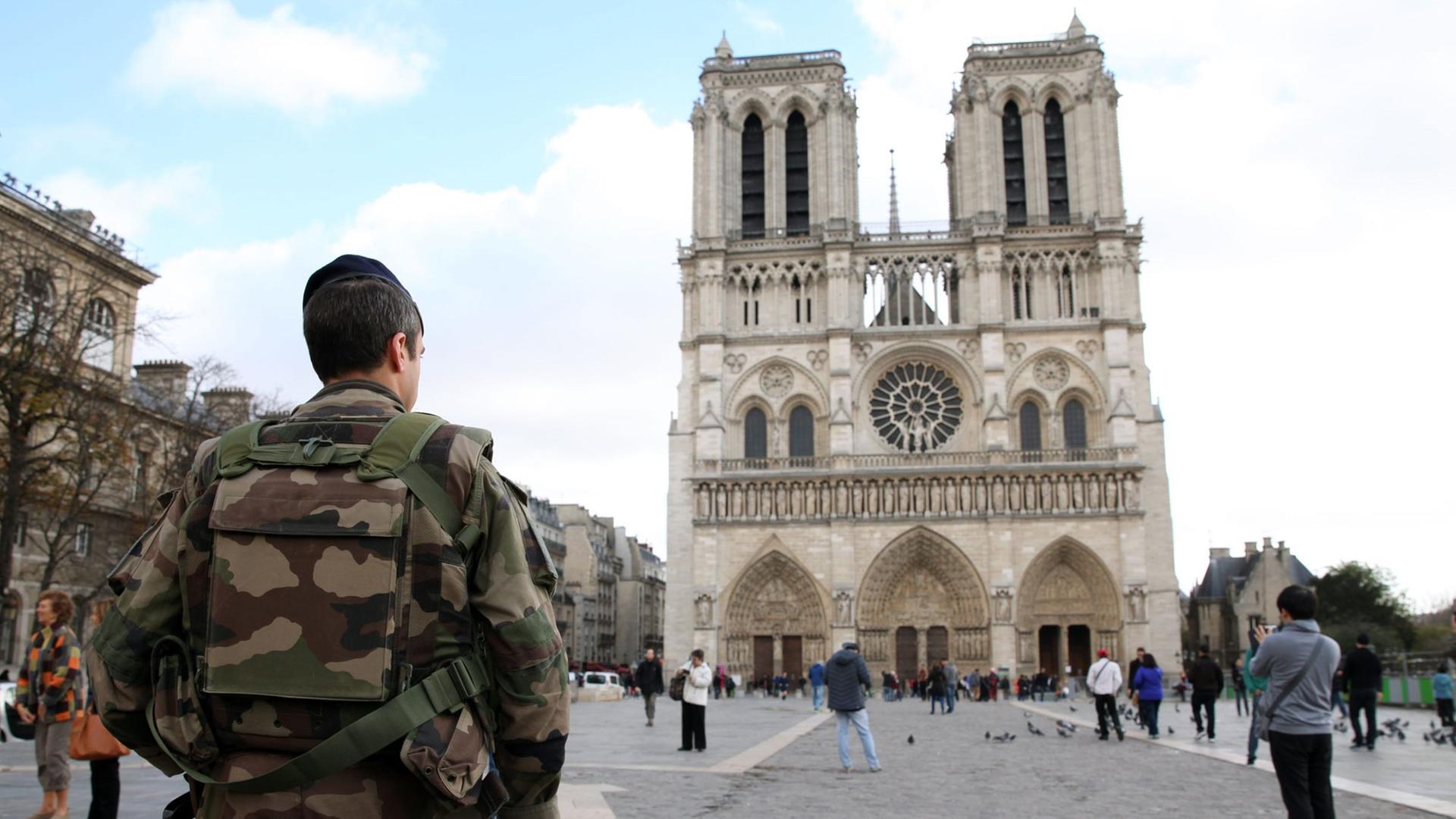 Sicherheitsbeamte in Paris Sicherheitsbeamte in Paris