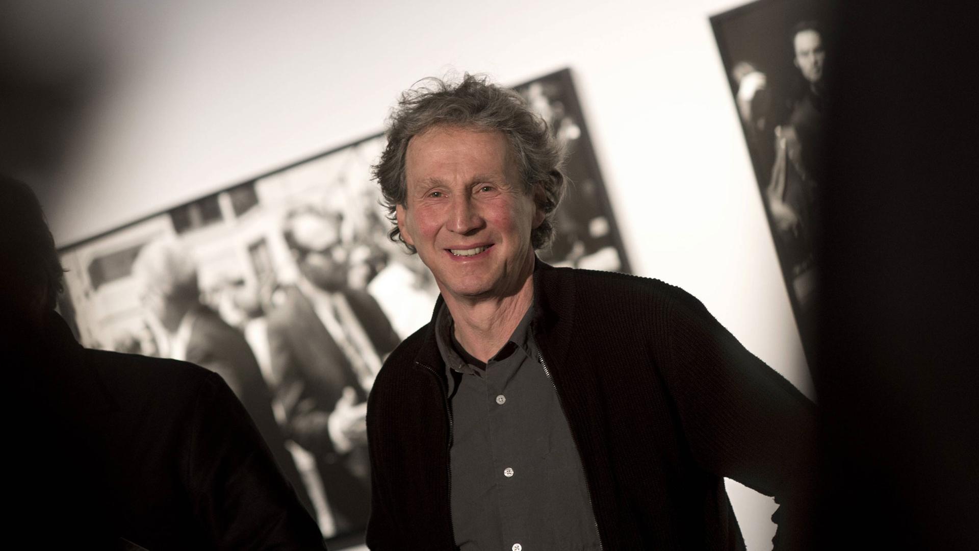 Der Fotograf Ulrich Wüst bei der Eröffnung seiner Ausstellung "Stadtbilder Spätsommer Randlagen" bei C/O Berlin am 5.2.2016. Vom 6. Februar bis 24. April präsentiert C/O Berlin erstmals in Berlin 80 zum Teil nie ausgestellte Fotografien und Original-Leporellos. Der Fotograf Ulrich Wüst bei der Eröffnung seiner Ausstellung "Stadtbilder Spätsommer Randlagen" bei C/O Berlin am 5.2.2016. Vom 6. Februar bis 24. April präsentiert C/O Berlin erstmals in Berlin 80 zum Teil nie ausgestellte Fotografien und Original-Leporellos.