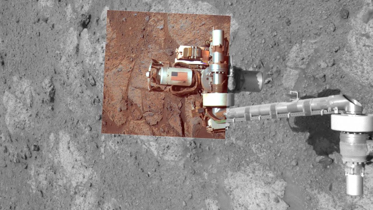 Auf dem Roboterarm des Marsrovers Spirit befindet sich eine Flagge, die aus den Trümmern des World Trade Centers geborgen wurde – dieses Bild entsteht exakt zehn Jahre nach den Anschlägen Auf dem Roboterarm des Marsrovers Spirit befindet sich eine Flagge, die aus den Trümmern des World Trade Centers geborgen wurde – dieses Bild entsteht exakt zehn Jahre nach den Anschlägen