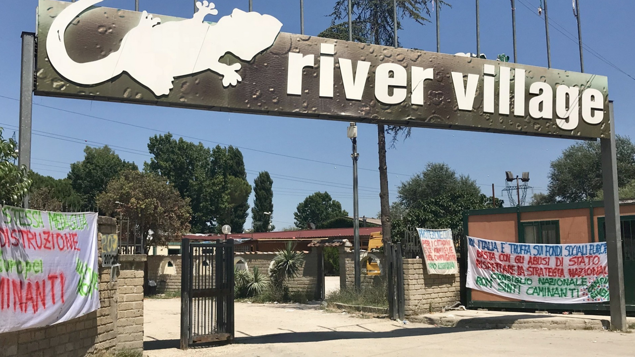 Ein Roma-Camp am Stadtrand von Rom Ein Roma-Camp am Stadtrand von Rom