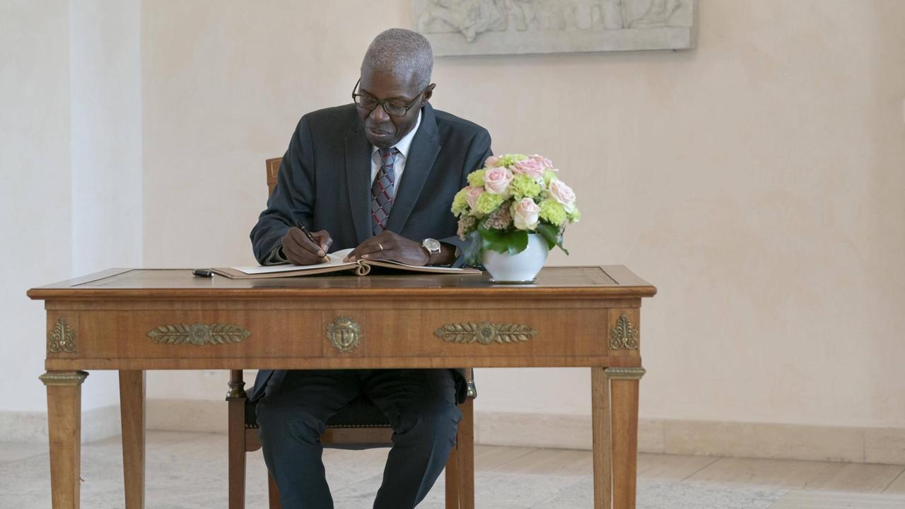 Der senegalesische Philosoph Souleymane Bachir Diagne bei einem Empfang im Schloss Bellevue