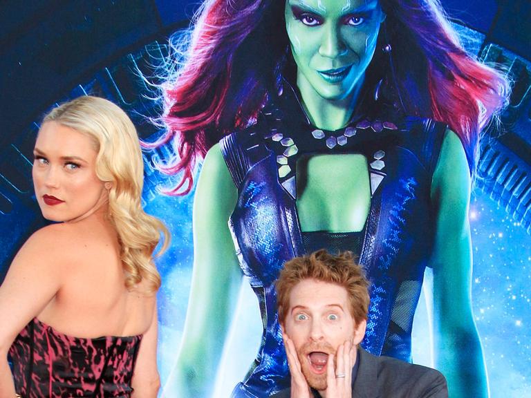 Die US-Schauspieler Seth Green (r.) und seine Frau Clare Grant (l.) bei der Premiere des Disney-Film "Guardians of the Galaxy" in München, Juli 2014