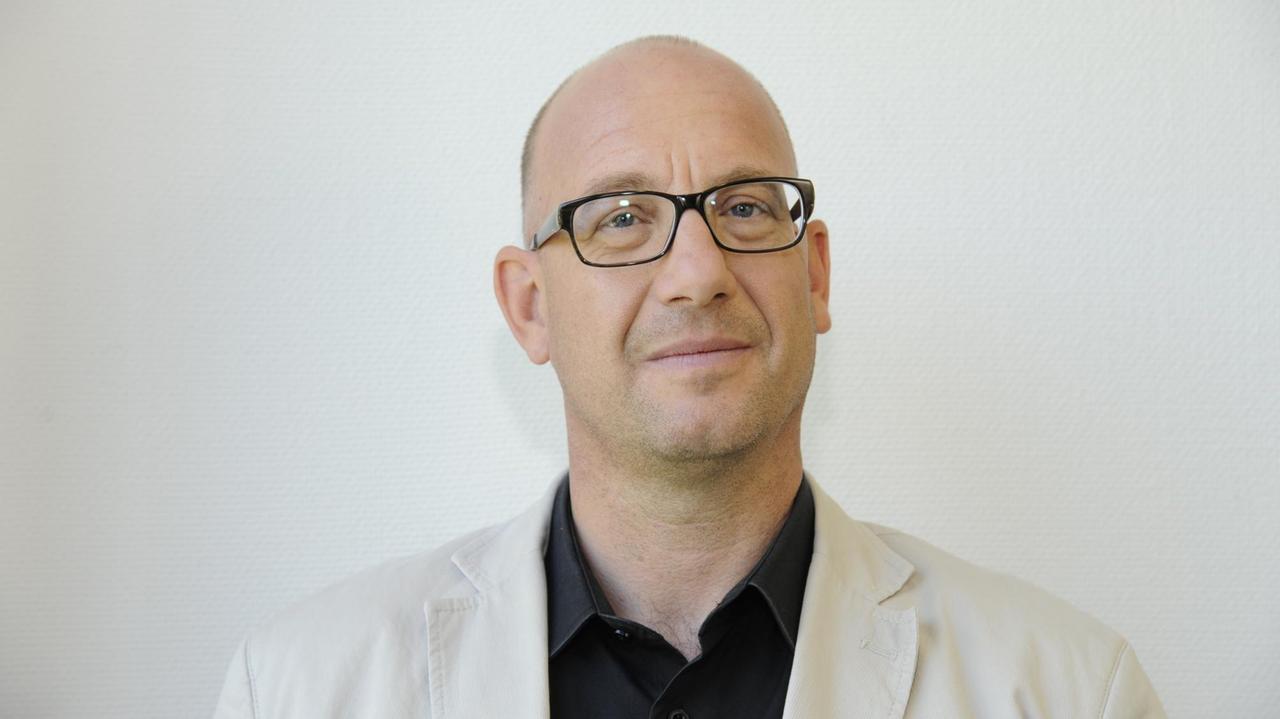 Porträtaufnahme von Stefan Selke, Soziologe an der Hochschule Furtwangen. Porträtaufnahme von Stefan Selke, Soziologe an der Hochschule Furtwangen.