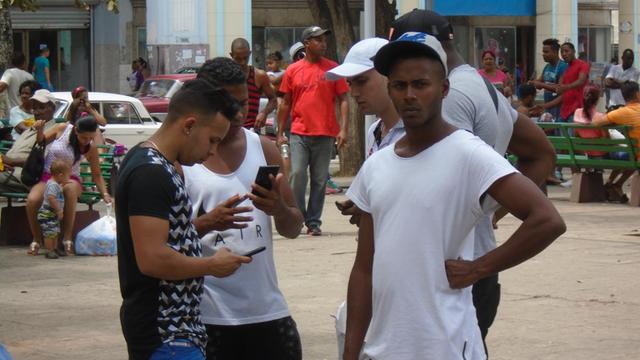 Auf Kuba ist es für Reporter noch immer schwierig, Gesprächspartner zu finden, die ohne Angst Auskunft geben.
