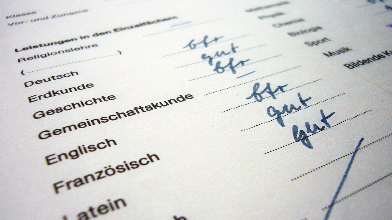 Zeugnis eines Gymnasiums Zeugnis eines Gymnasiums