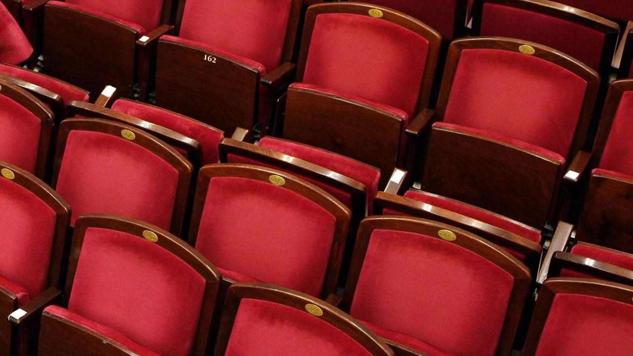 Rote Theaterstühle Rote Theaterstühle