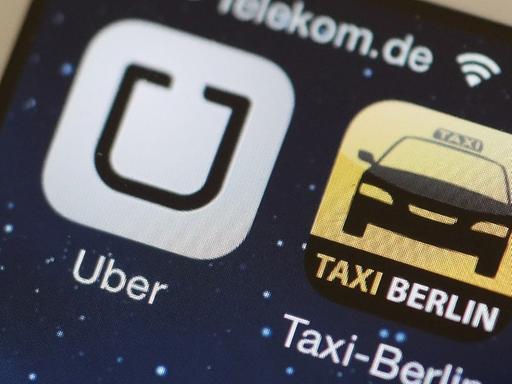 Die Handy-Apps "Uber" und "Taxi Berlin" sind am 11.06.2014 auf einem Smartphone in Berlin zu sehen.