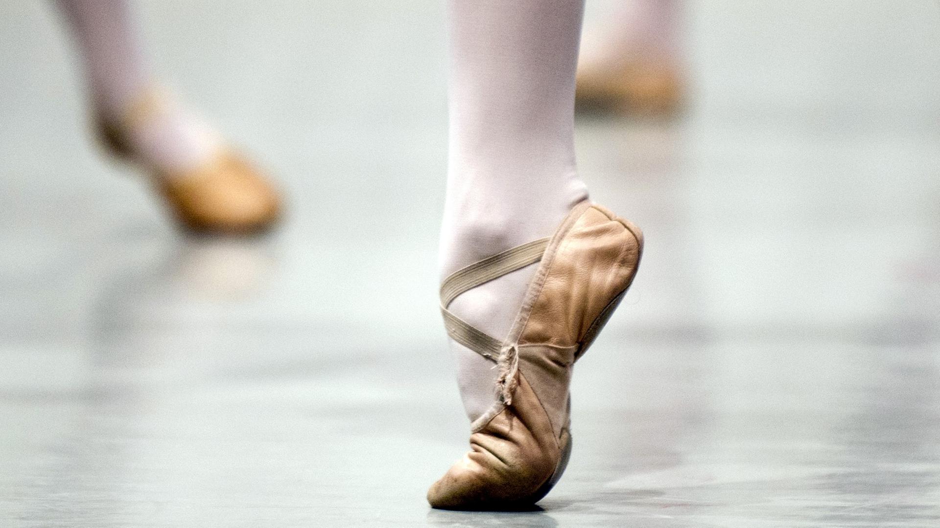 Der Fuß einer Tänzerin der Ballettschule der Oper in Nanterre, Der Fuß einer Tänzerin der Ballettschule der Oper in Nanterre,