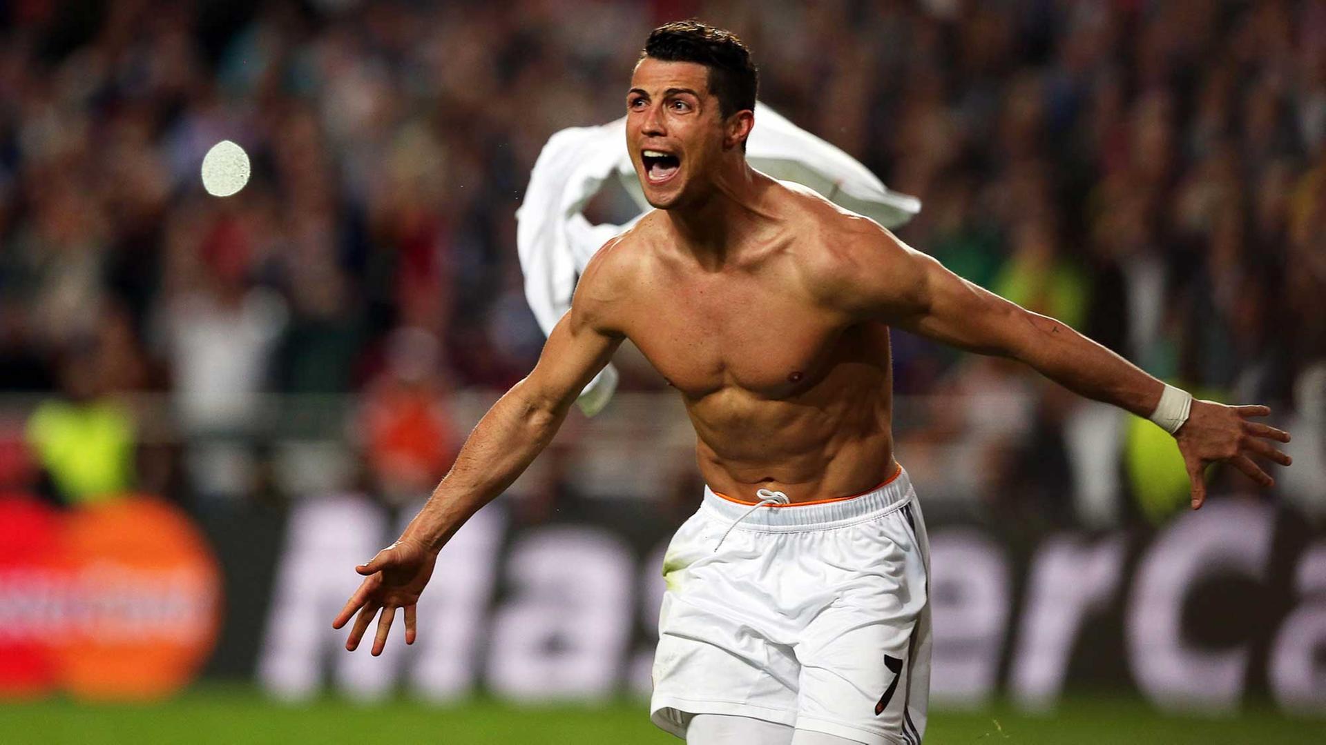 Fußballer Cristiano Ronaldo während der UEFA Champions League 2014. Fußballer Cristiano Ronaldo während der UEFA Champions League 2014.