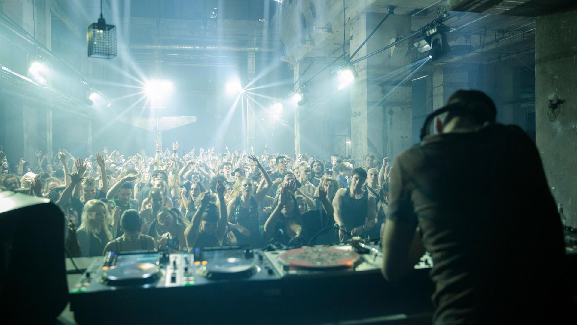 Party fiktiven im Club Sonar Party fiktiven im Club Sonar