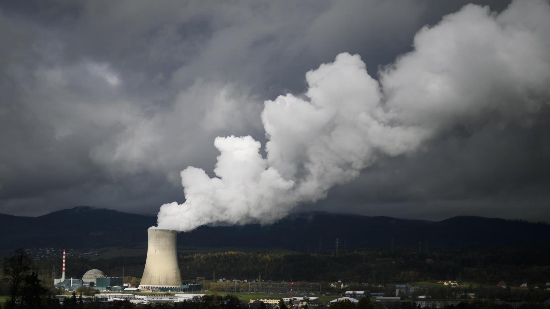 Das AKW Gösgen bei Däniken in der Nordschweiz Das AKW Gösgen bei Däniken in der Nordschweiz