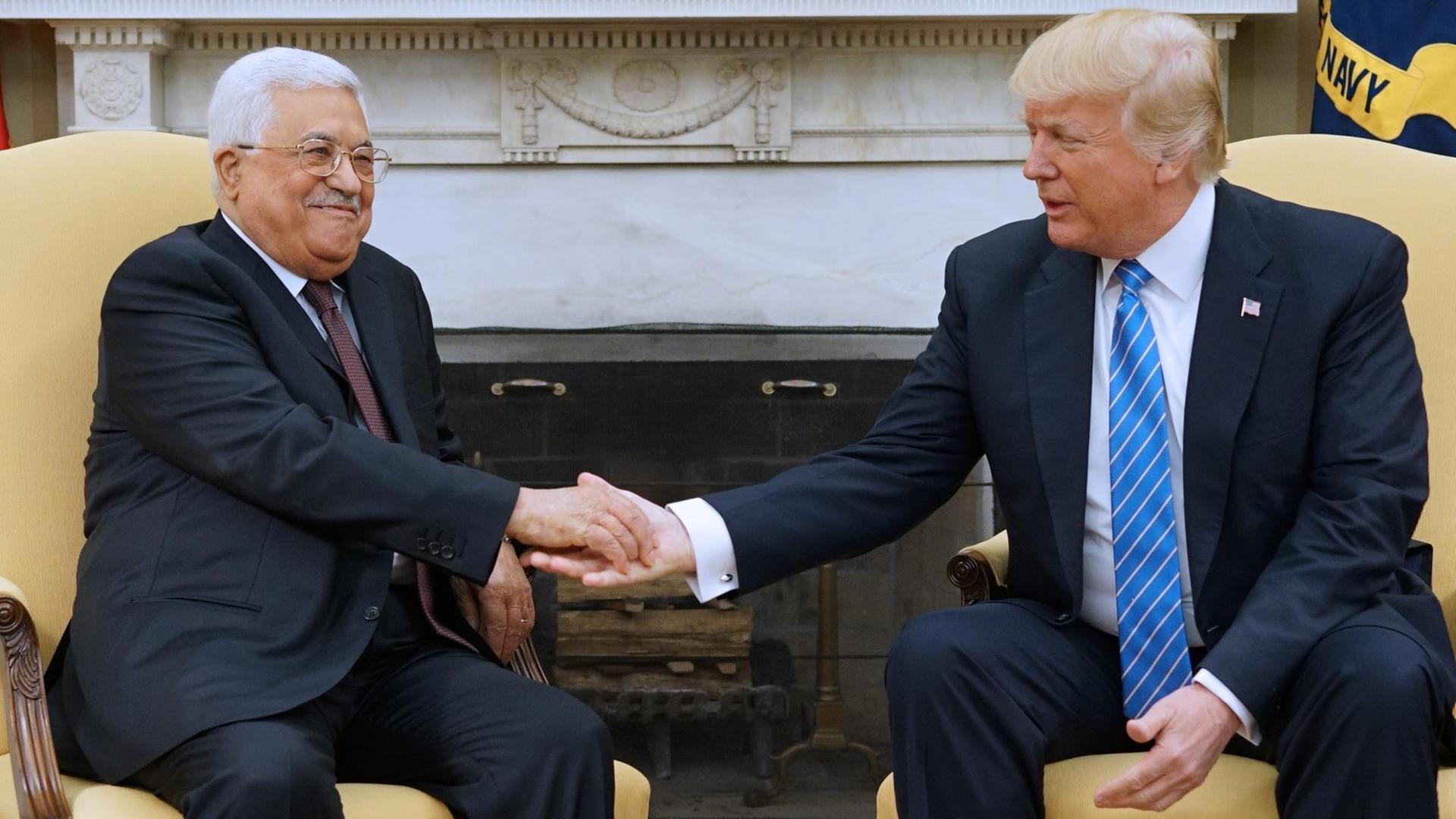 US-Präsident Donald Trump und Palästinenserpräsident Mahmud Abbas im Weißen Haus in Washington. US-Präsident Donald Trump und Palästinenserpräsident Mahmud Abbas im Weißen Haus in Washington.