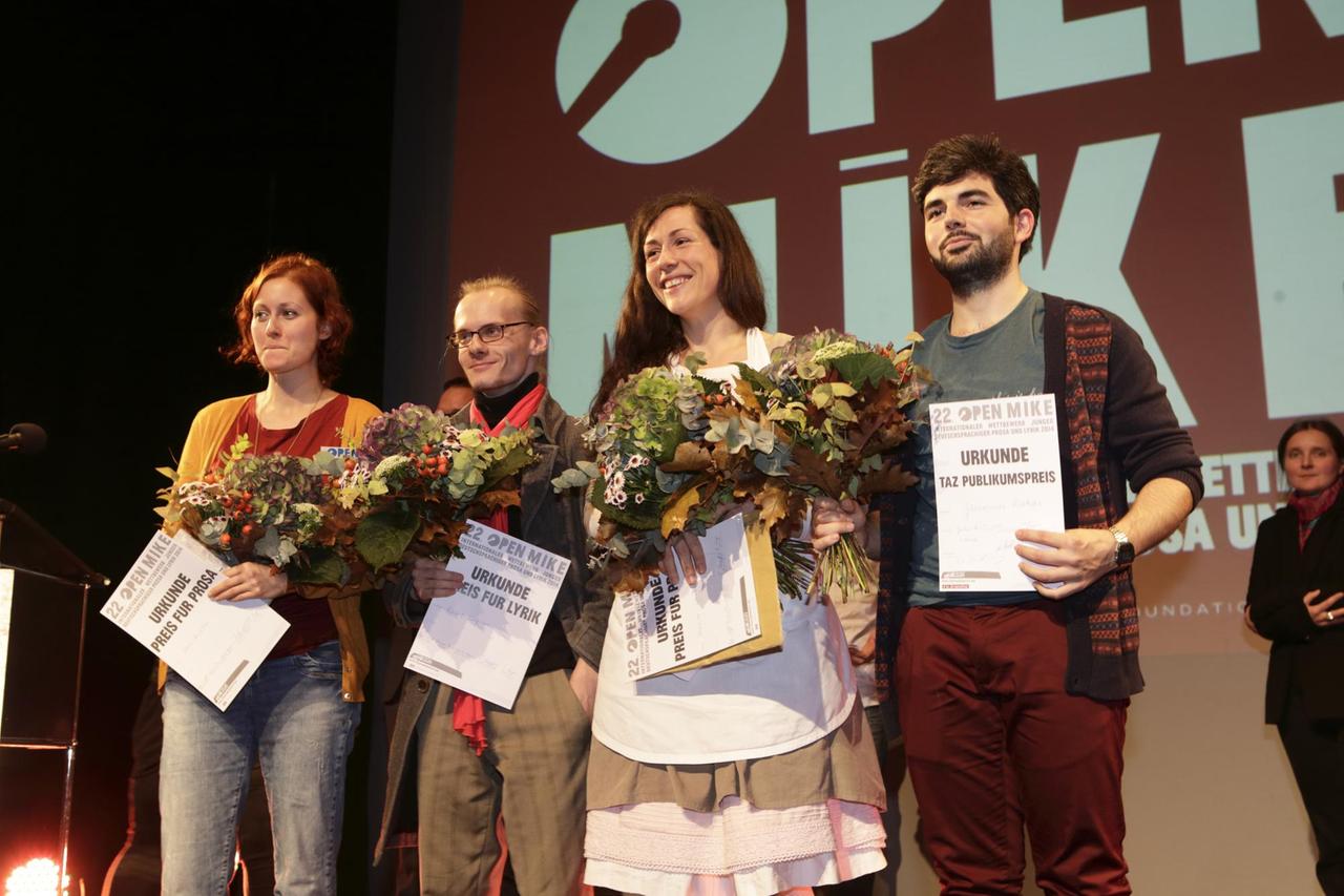 Die Gewinner des Open Mike im Jahr 2014: Doris Anselm, Robert Stripling, Mareike Schneider und Gerasimos Bekas. Die Gewinner des Open Mike im Jahr 2014: Doris Anselm, Robert Stripling, Mareike Schneider und Gerasimos Bekas.