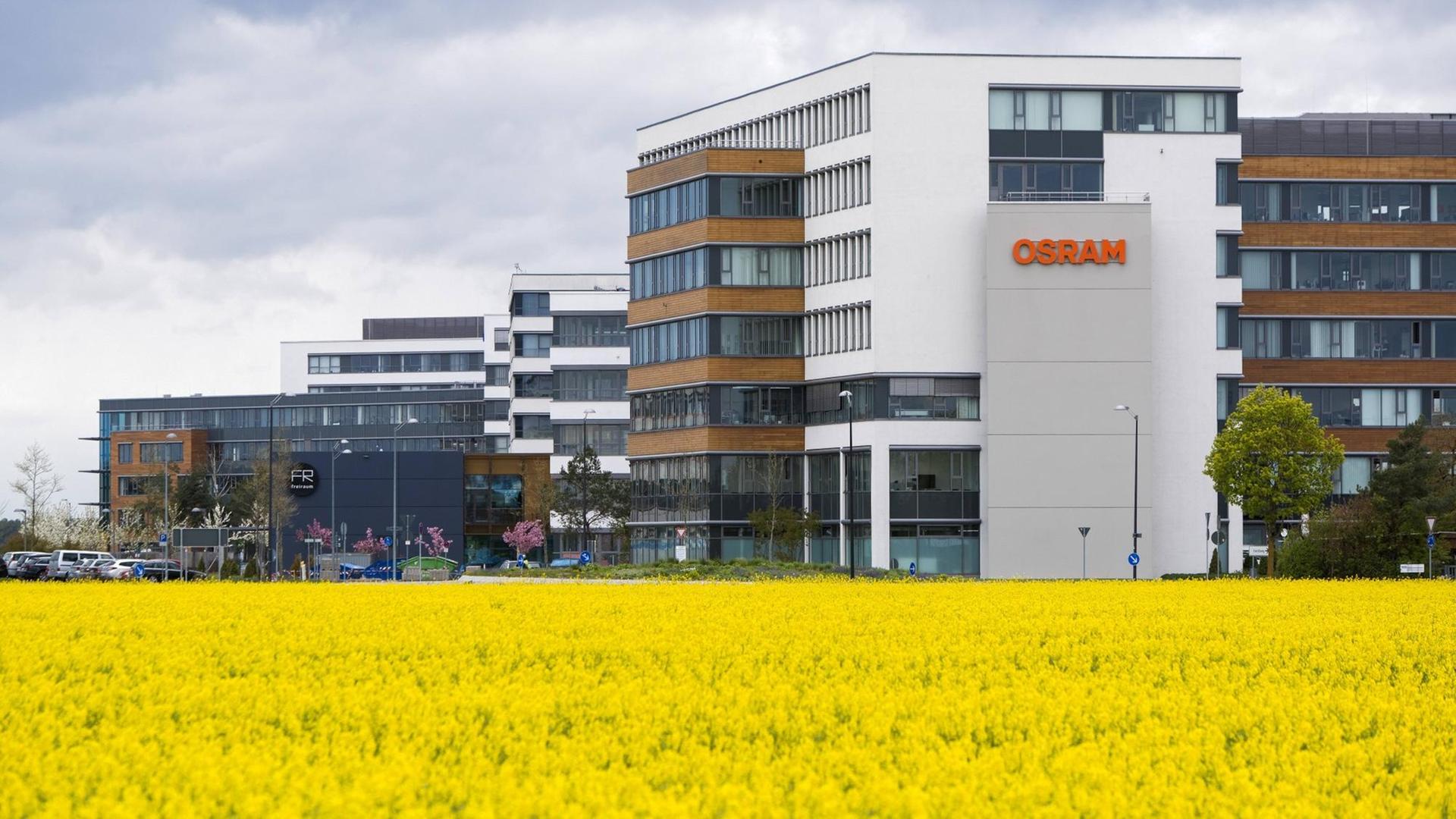 Verwaltungsgebäude der Osram Licht AG in Garching. Verwaltungsgebäude der Osram Licht AG in Garching.