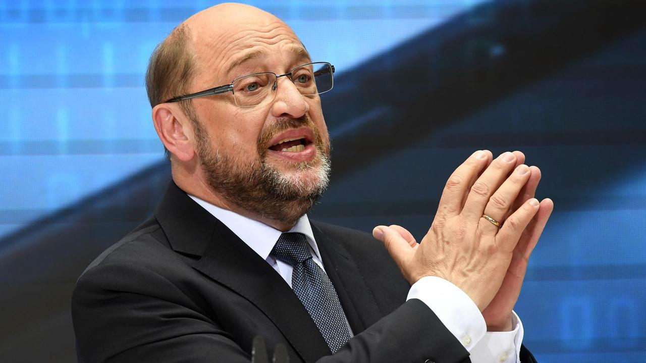 SPD-Kanzlerkandidat Martin Schulz präsentiert am 16.07.2017 in Berlin seinen Zukunftsplan "Das moderne Deutschland - Zukunft, Gerechtigkeit, Europa" SPD-Kanzlerkandidat Martin Schulz präsentiert am 16.07.2017 in Berlin seinen Zukunftsplan "Das moderne Deutschland - Zukunft, Gerechtigkeit, Europa"