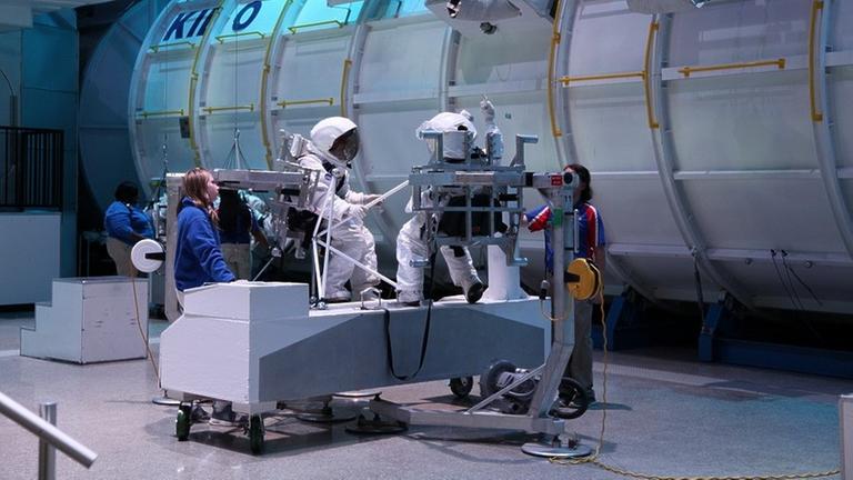 Jugendliche üben im Space Camp Jugendliche üben im Space Camp