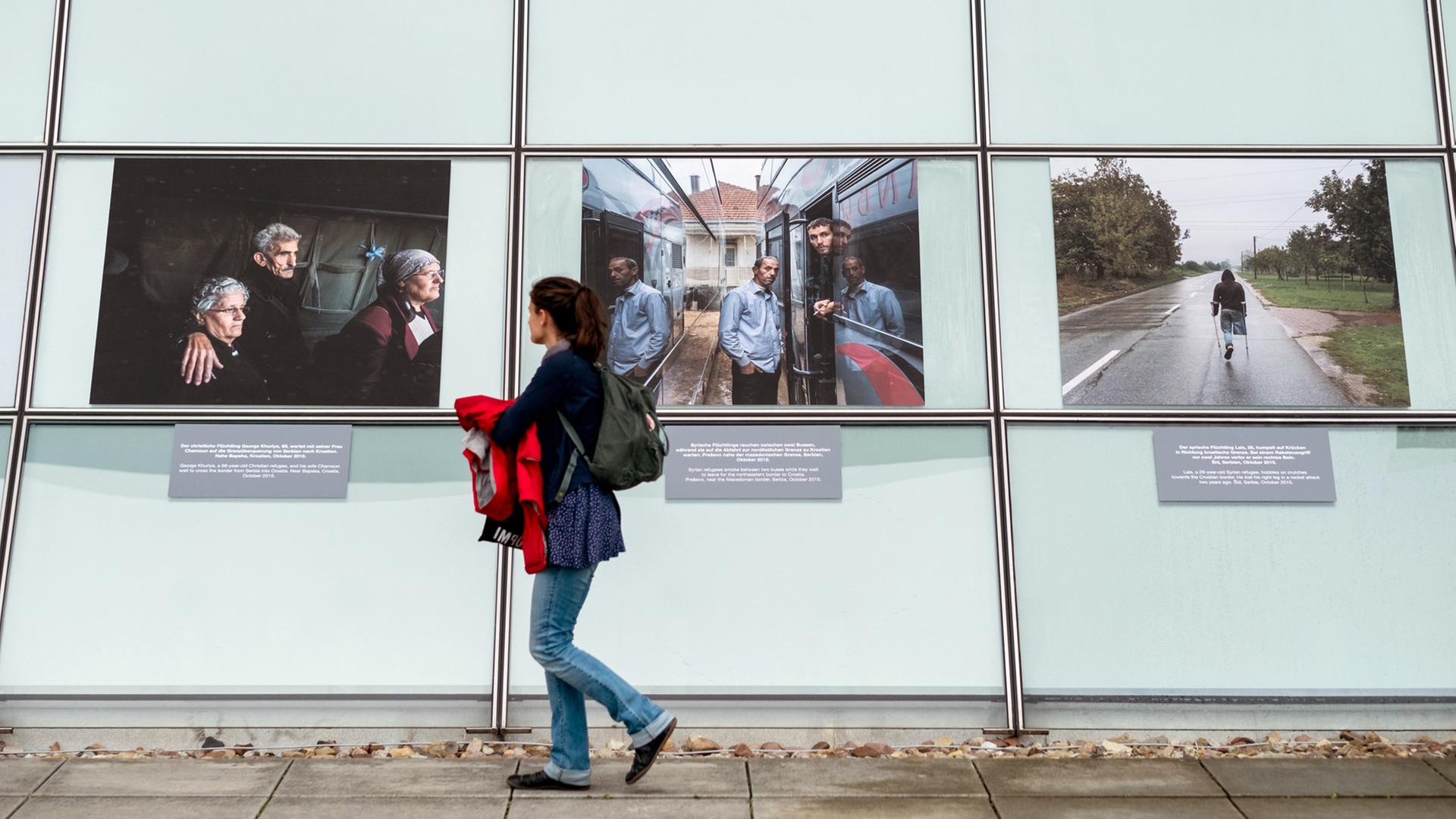 Die Bilder des Fotografen Ivor Prickett mit dem Titel "Seeking Shelter" sind als Teil des Lumix Festivals in Hannover zu sehen. Die Bilder zeigen syrische Flüchtlinge. Die Bilder des Fotografen Ivor Prickett mit dem Titel "Seeking Shelter" sind als Teil des Lumix Festivals in Hannover zu sehen. Die Bilder zeigen syrische Flüchtlinge.