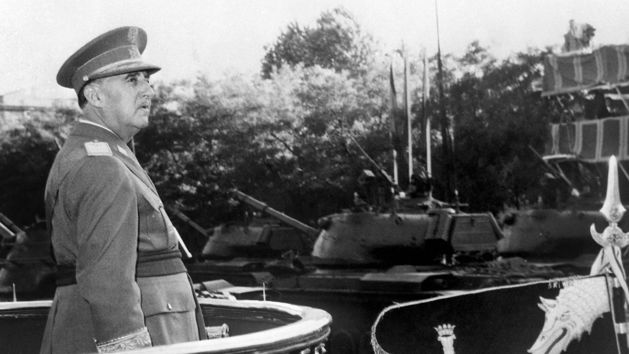 Spaniens Ex-Diktator Francisco Franco während einer Militärparade Spaniens Ex-Diktator Francisco Franco während einer Militärparade