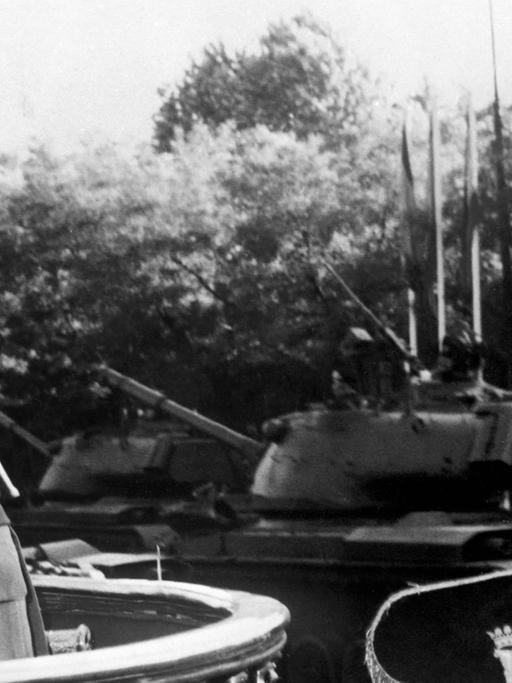 Spaniens Ex-Diktator Francisco Franco während einer Militärparade