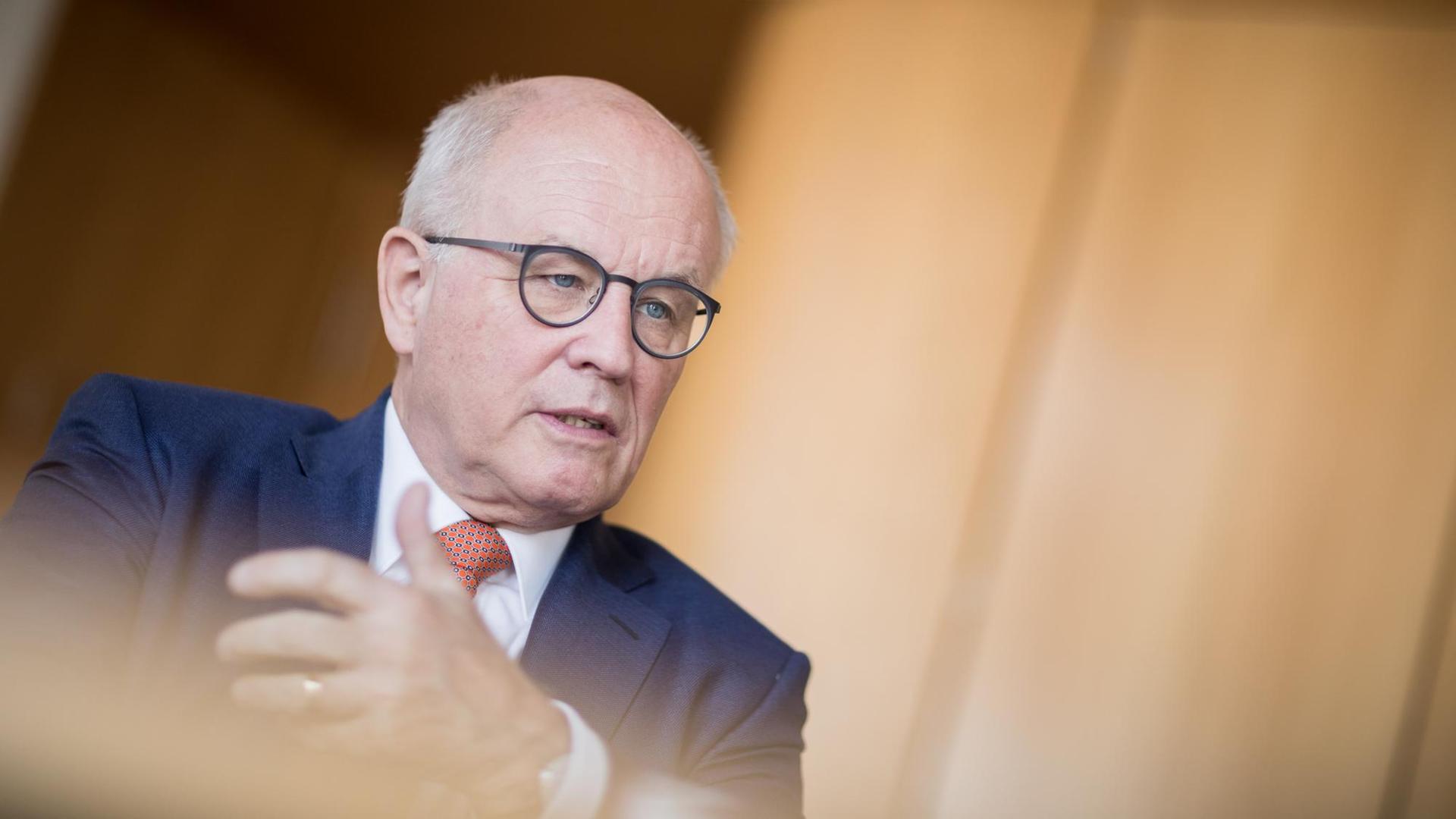 Porträt von Volker Kauder. Porträt von Volker Kauder.