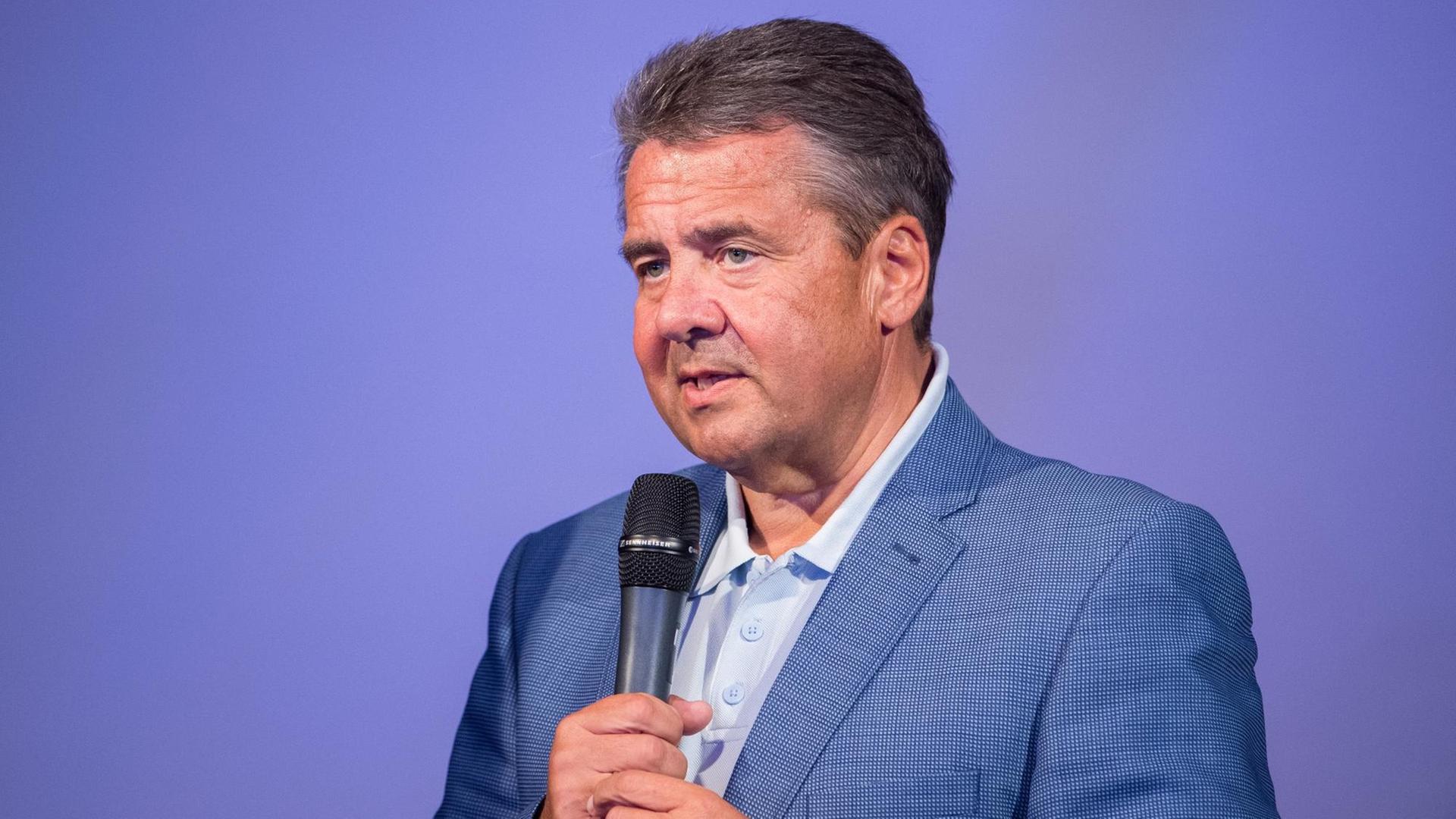Bundesaußenminister Sigmar Gabriel, SPD, bei einem Wahlkampfauftritt in Salzgitter. Bundesaußenminister Sigmar Gabriel, SPD, bei einem Wahlkampfauftritt in Salzgitter.