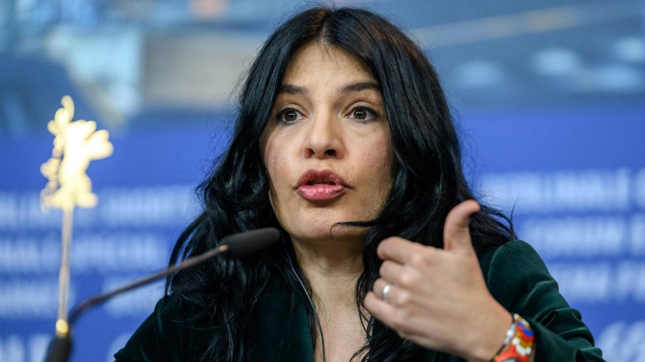 Regisseurin Teona Strugar Mitevska bei der Pressekonferenz zu ihrem Film "God Exists, Her Name Is Petrunya" anlässlich der 69. Internationalen Filmfestspiele Berlin Regisseurin Teona Strugar Mitevska bei der Pressekonferenz zu ihrem Film "God Exists, Her Name Is Petrunya" anlässlich der 69. Internationalen Filmfestspiele Berlin