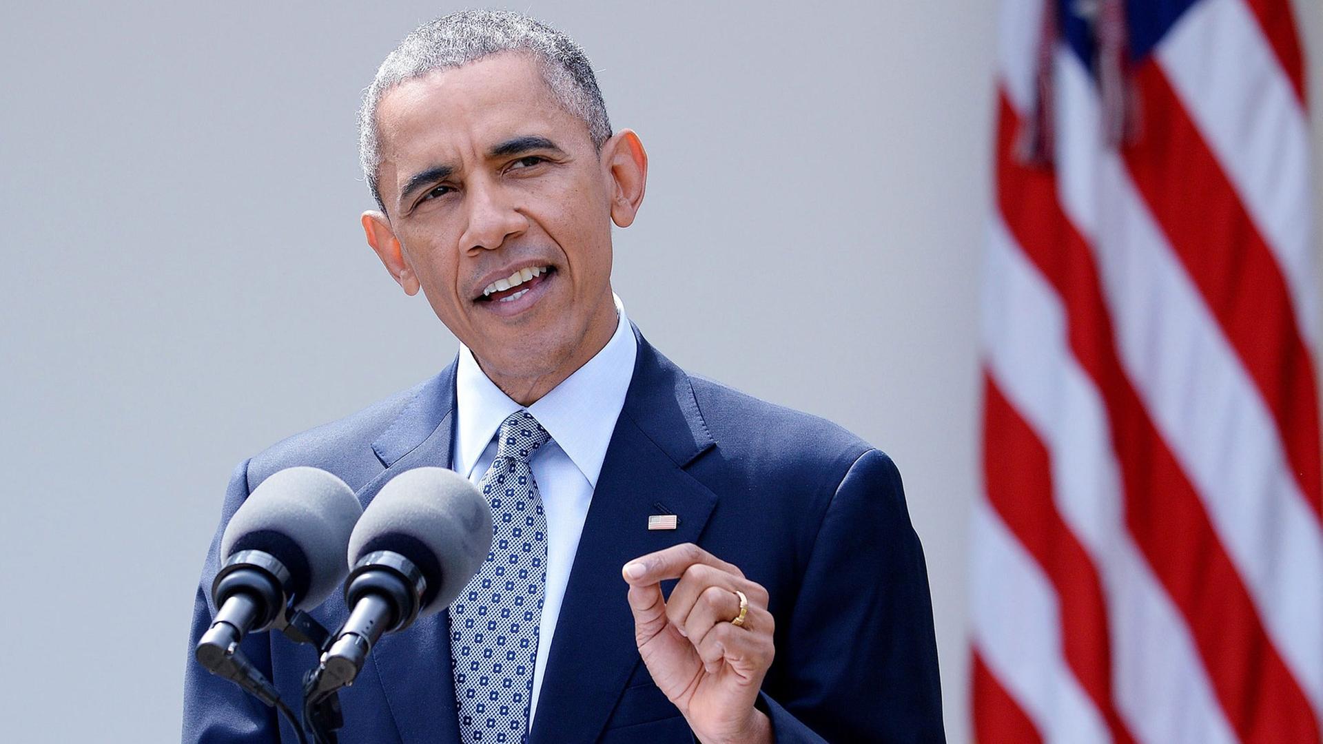 US-Präsident Barack Obama gestikuliert während einer Rede mit seiner linken Hand
